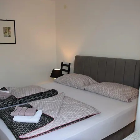 App Lu 5 Apartment