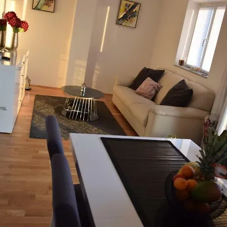 App Lu 5 Apartment *