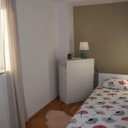 App Lu 5 Apartment